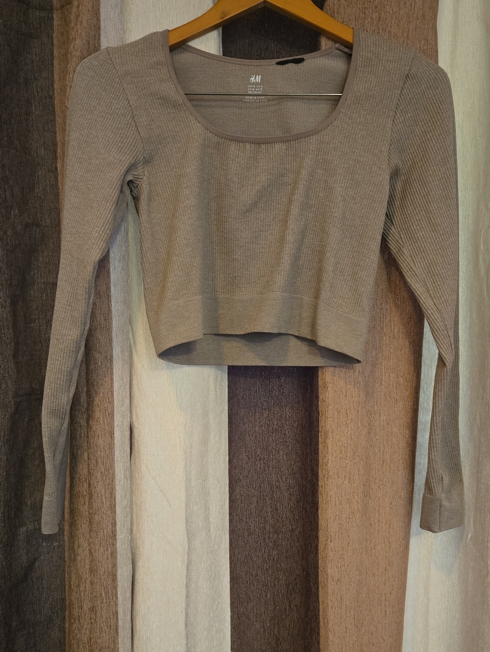 H&M Taupe Ribbed Long-Sleeve Scoop Crop Top